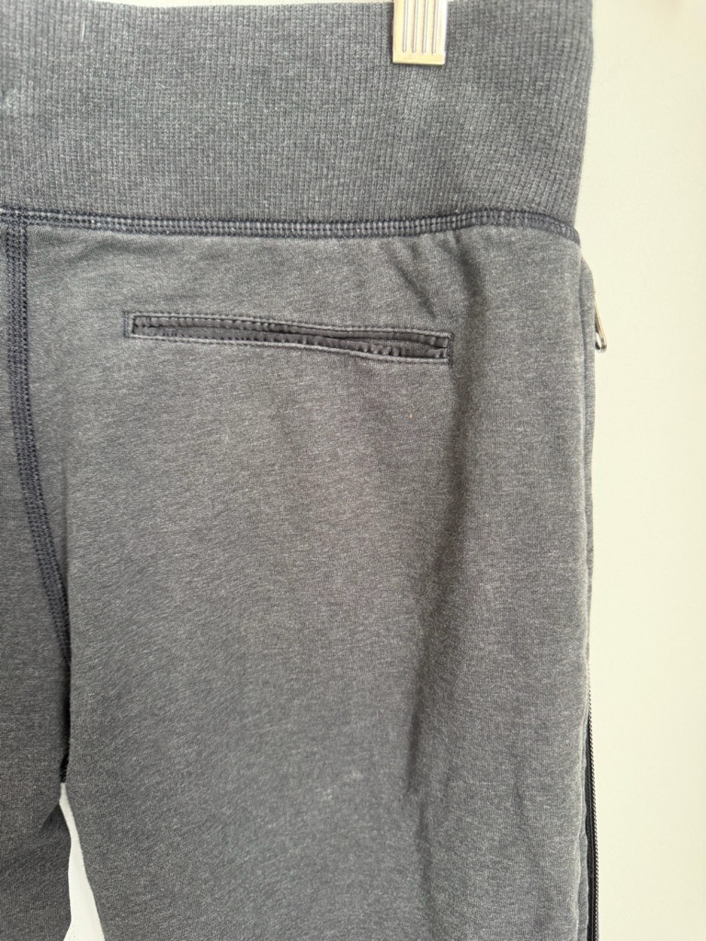 Lululemon Charcoal No Sweat Gray Zip Leg Jogger Sweatpants Size 6 - Picture 11 of 14